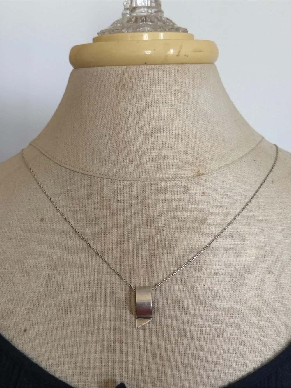 Sleek Silver Curved Pendant Necklace - Women's Jewelry